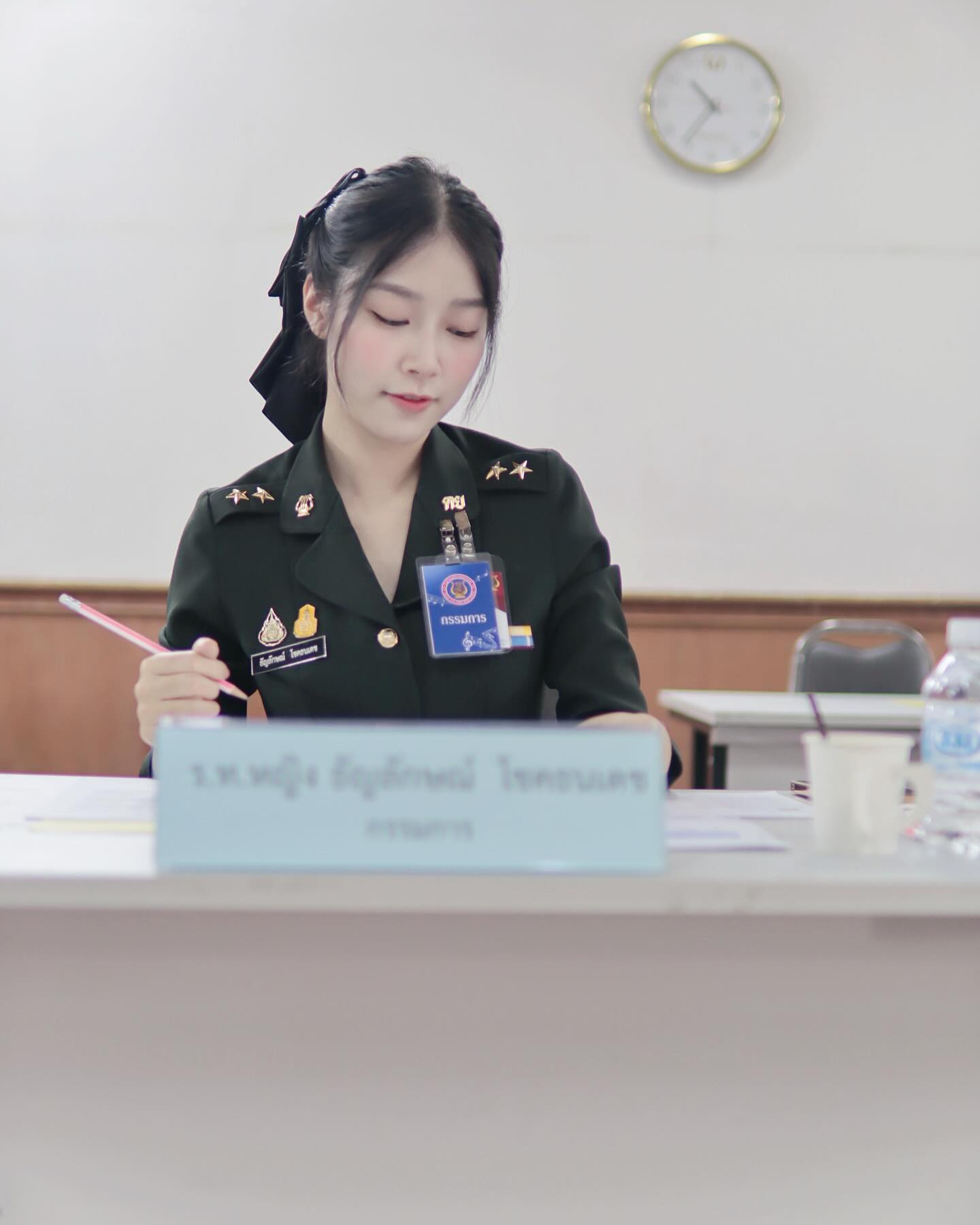 พลอยใส - ธัญลักษณ์ โชคธนเดช