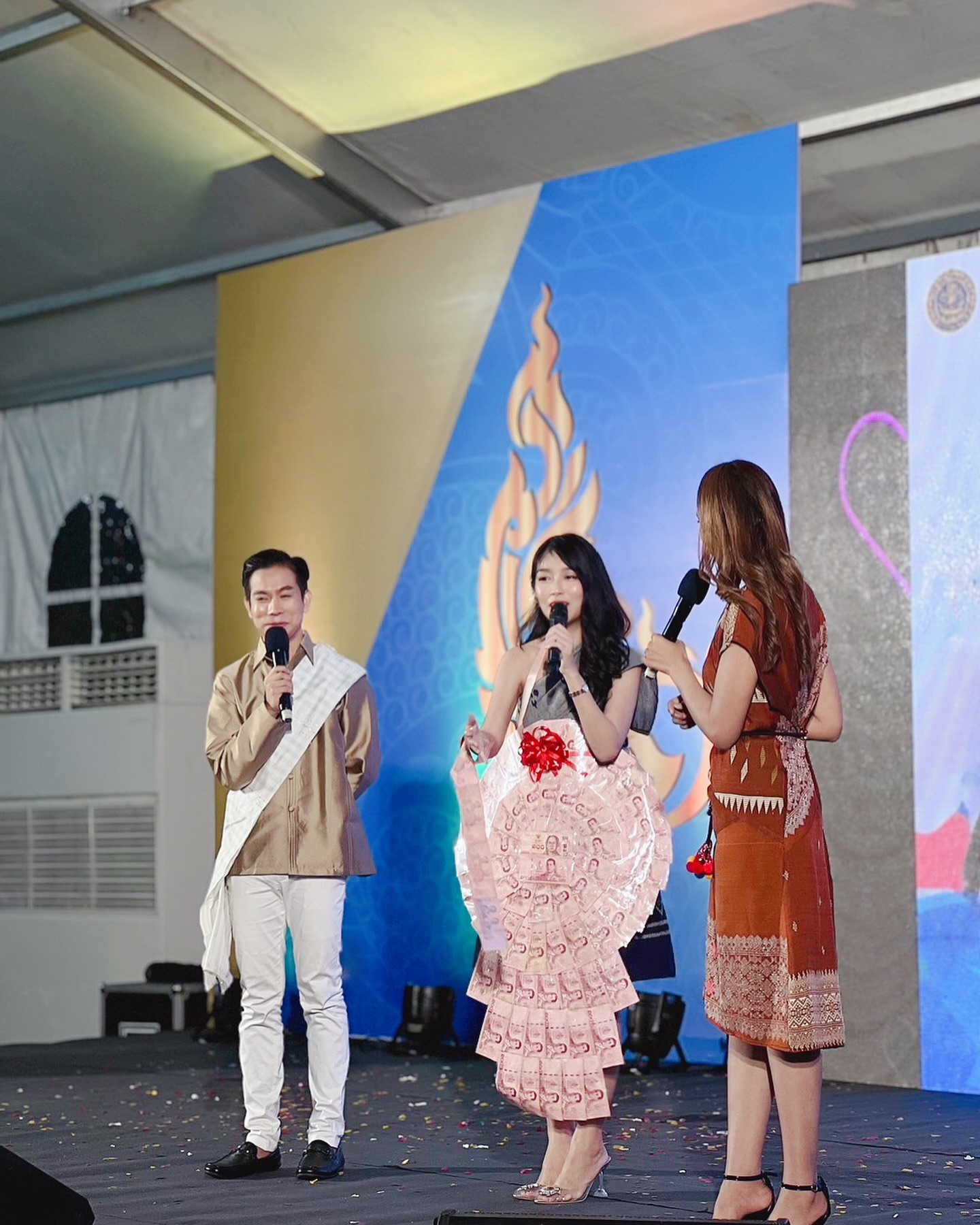 พลอยใส - ธัญลักษณ์ โชคธนเดช