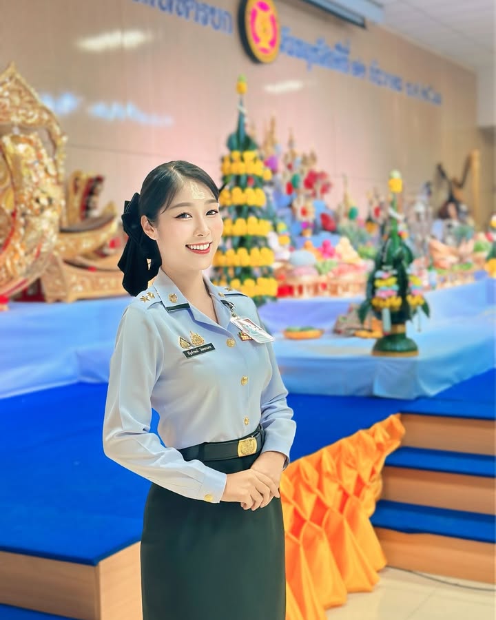 พลอยใส - ธัญลักษณ์ โชคธนเดช