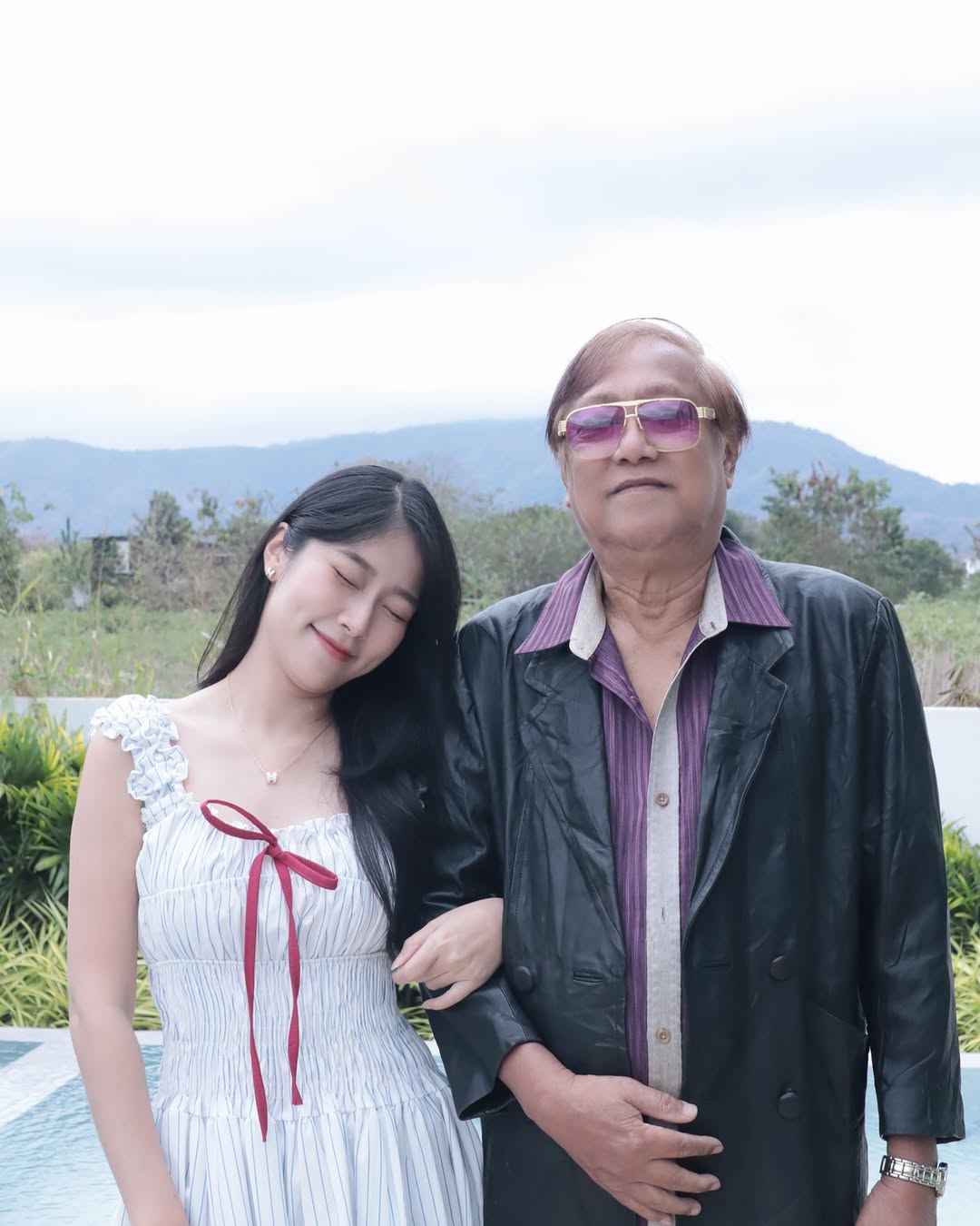 พลอยใส - ธัญลักษณ์ โชคธนเดช