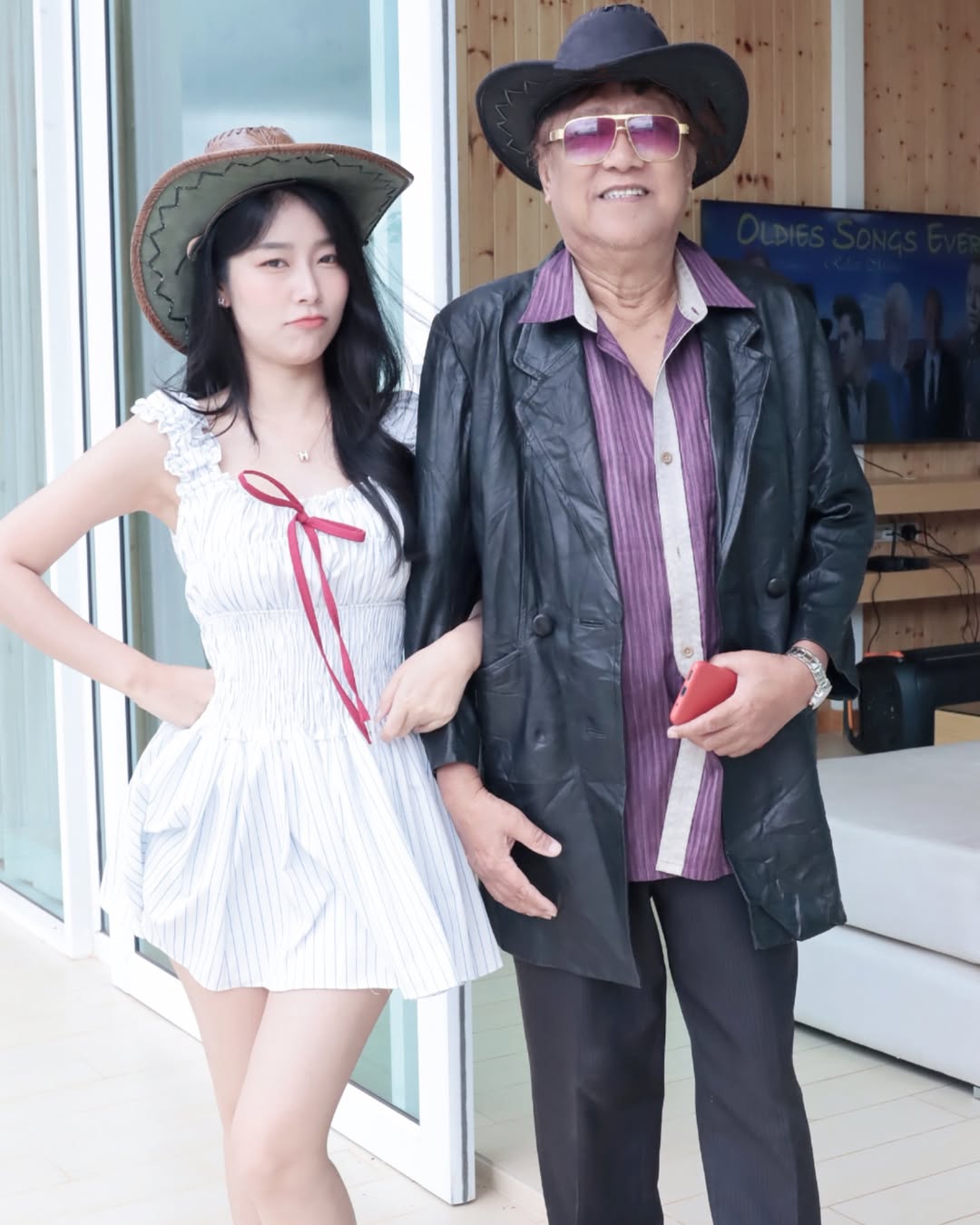 พลอยใส - ธัญลักษณ์ โชคธนเดช