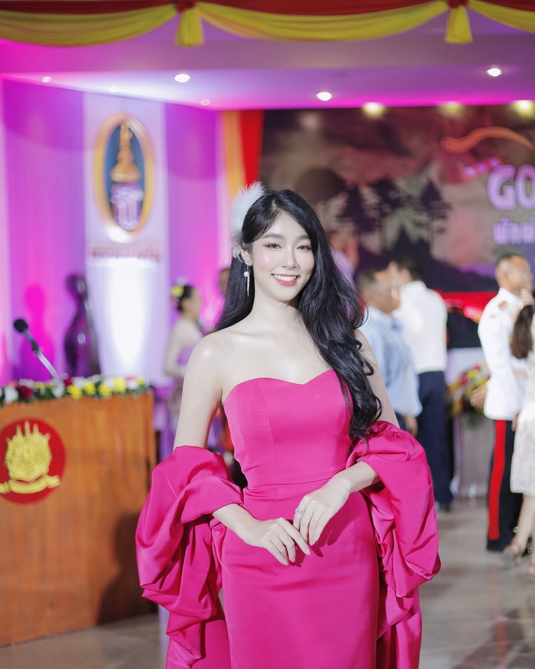 พลอยใส - ธัญลักษณ์ โชคธนเดช