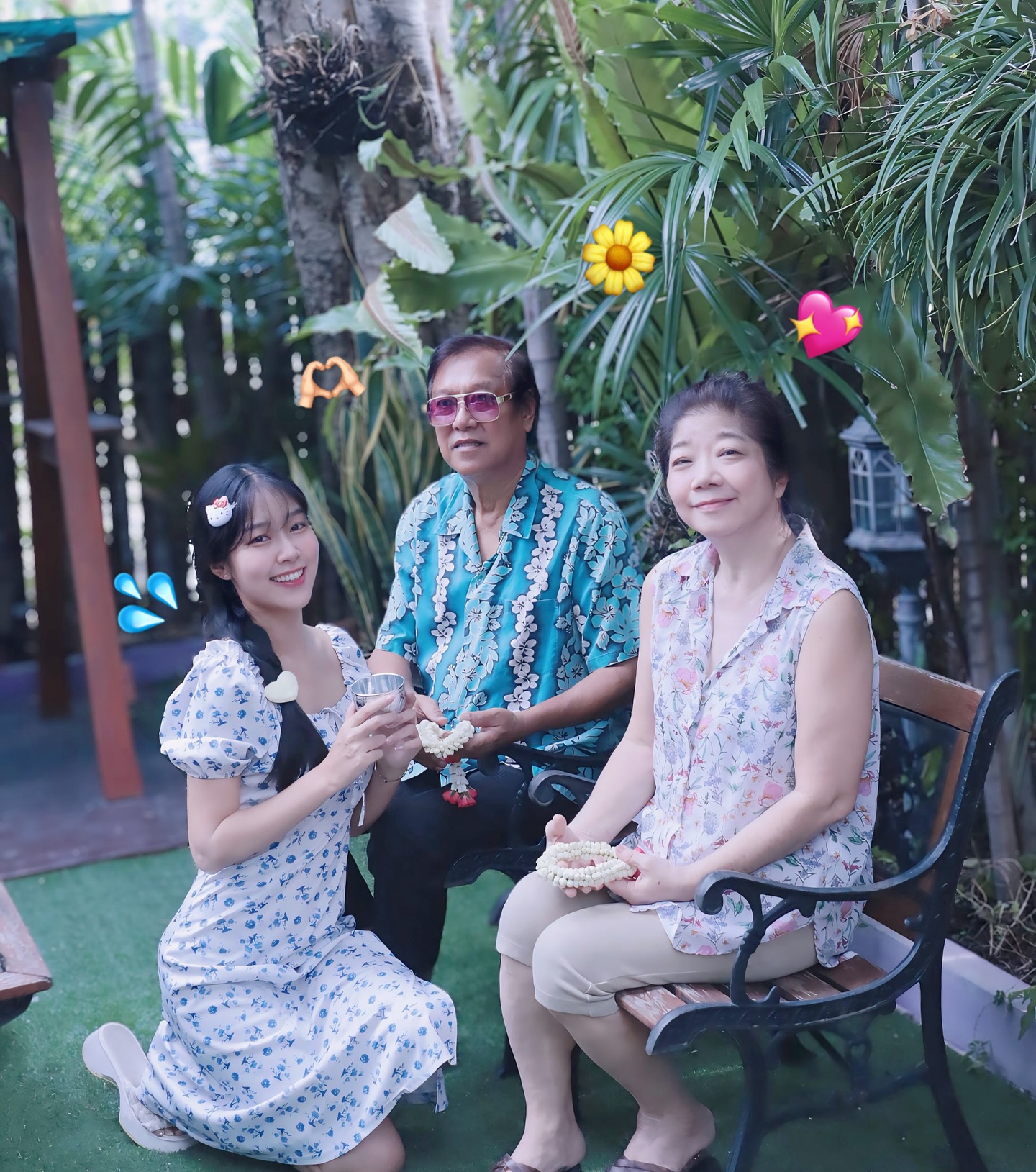 พลอยใส - ธัญลักษณ์ โชคธนเดช