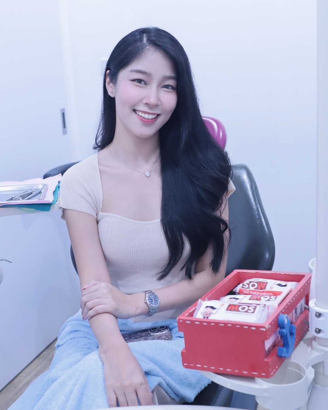 พลอยใส - ธัญลักษณ์ โชคธนเดช