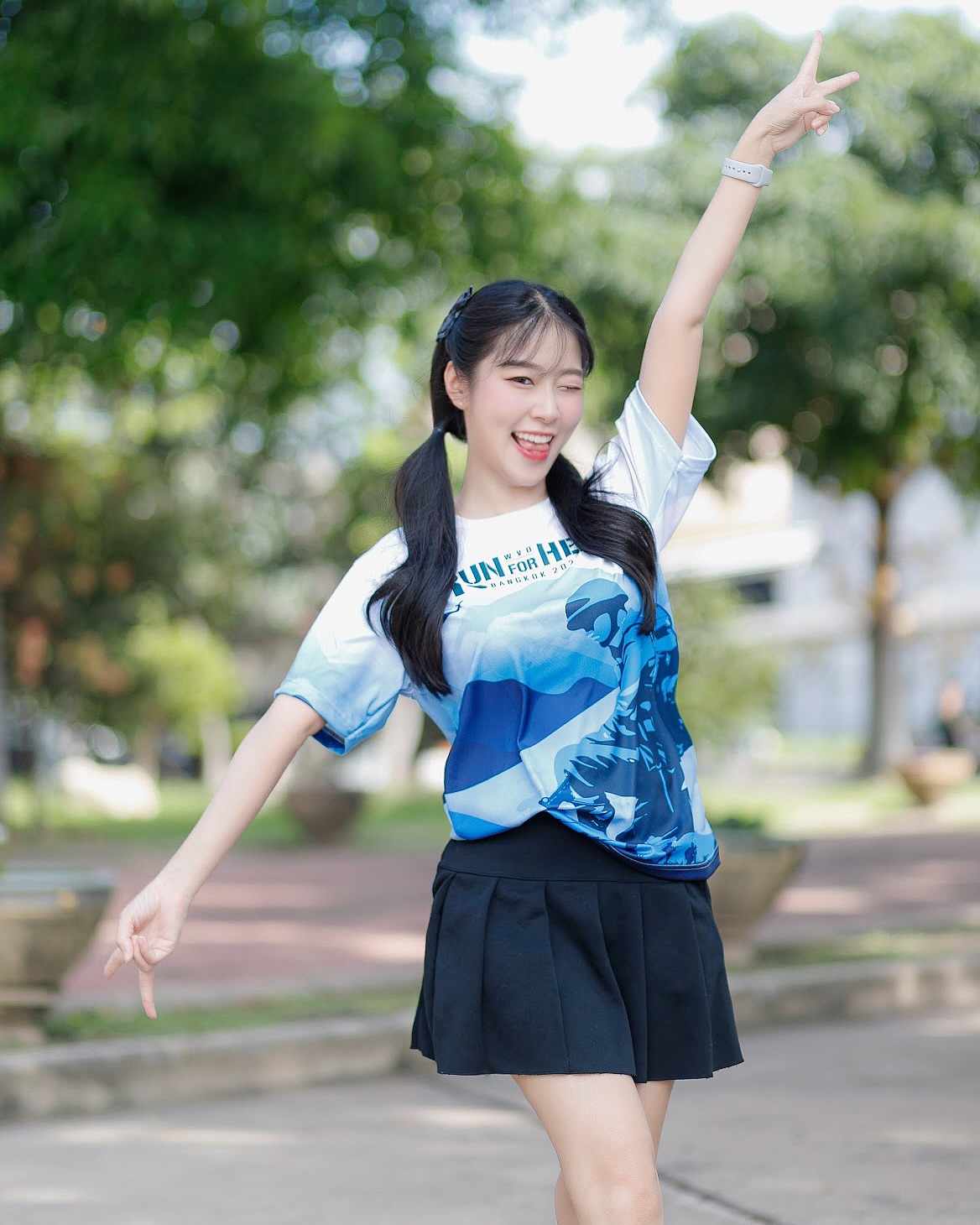 พลอยใส - ธัญลักษณ์ โชคธนเดช
