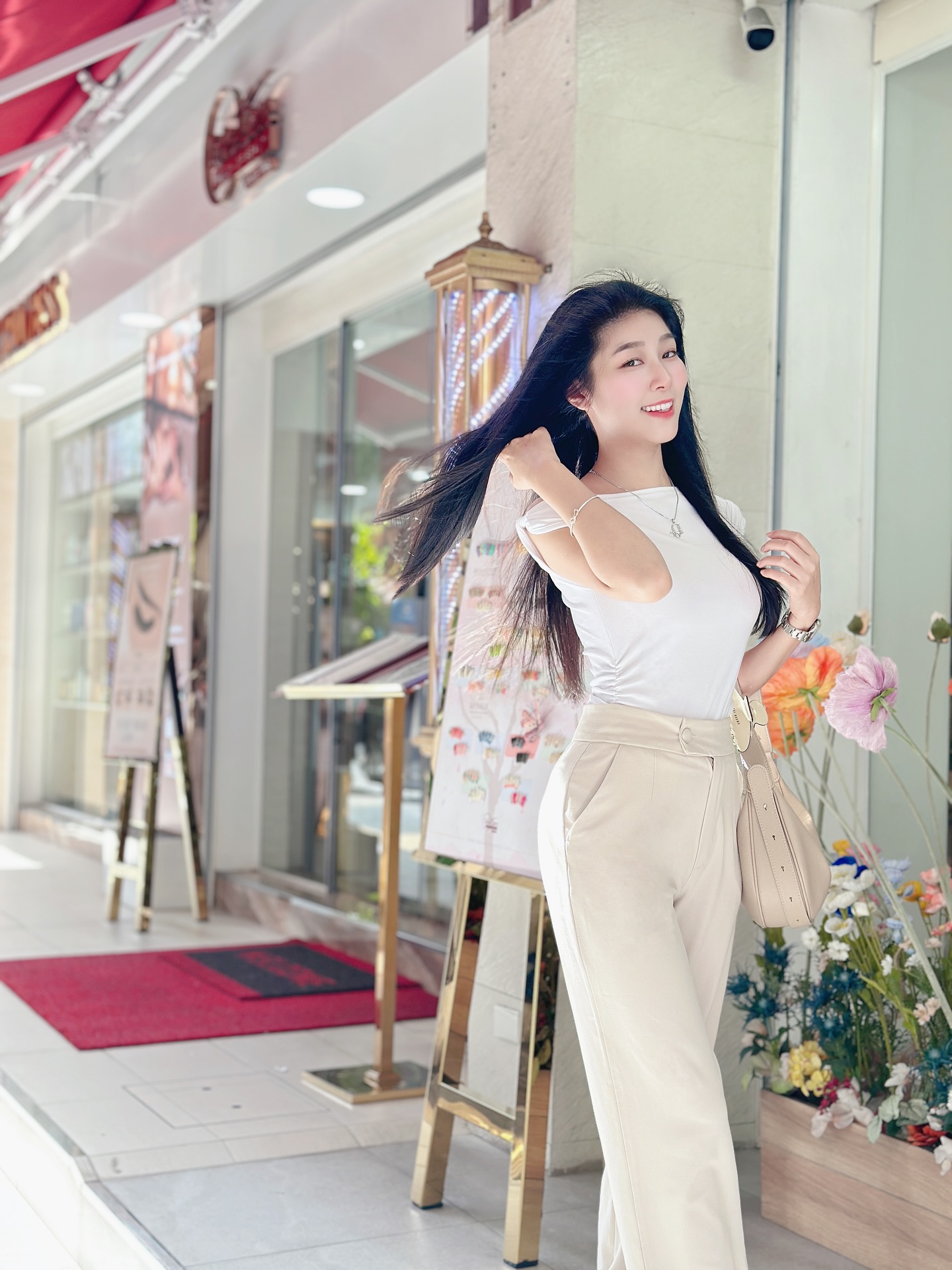 พลอยใส - ธัญลักษณ์ โชคธนเดช