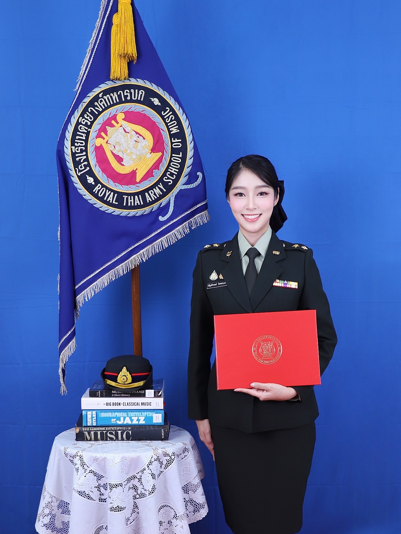 พลอยใส - ธัญลักษณ์ โชคธนเดช