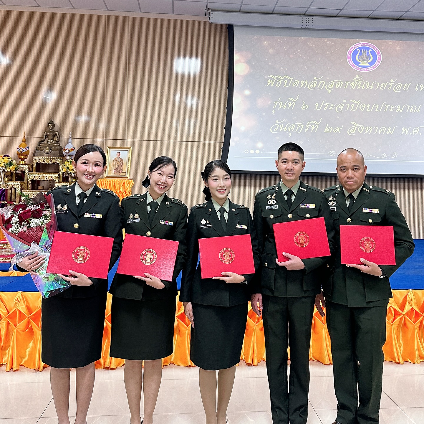 พลอยใส - ธัญลักษณ์ โชคธนเดช