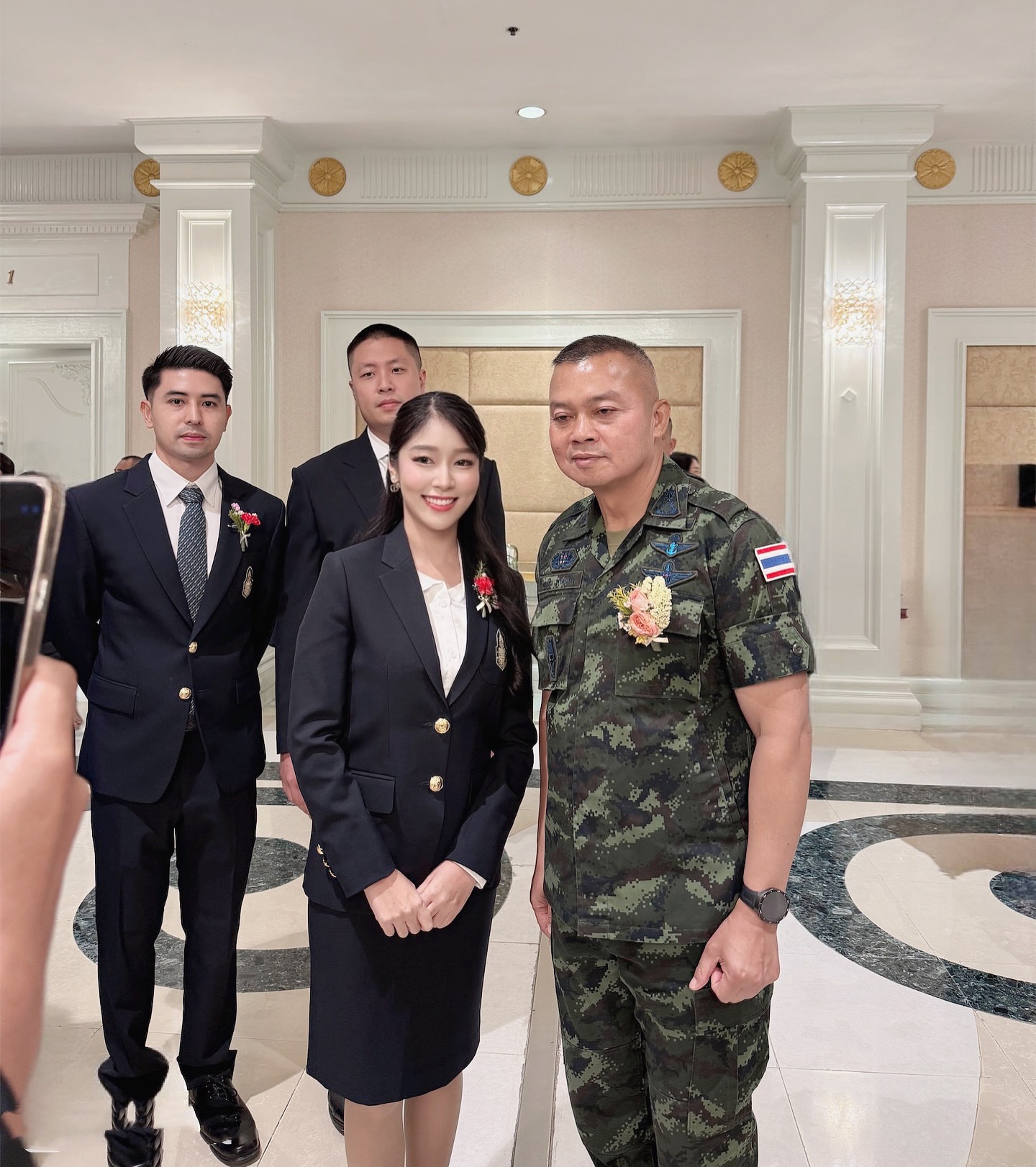 พลอยใส - ธัญลักษณ์ โชคธนเดช