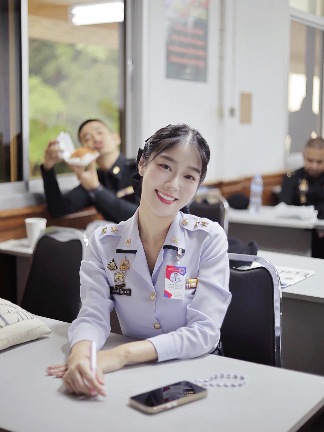 พลอยใส - ธัญลักษณ์ โชคธนเดช