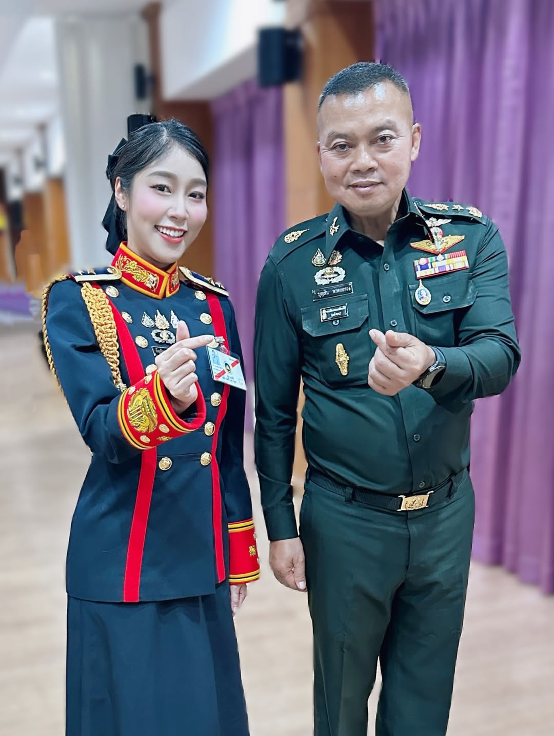 พลอยใส - ธัญลักษณ์ โชคธนเดช