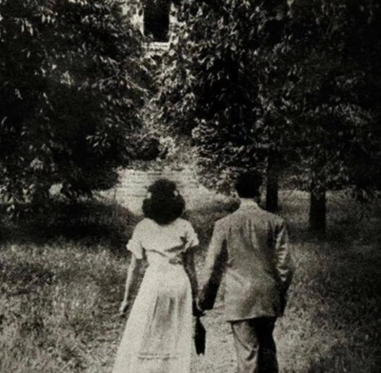 พลอยใส - ธัญลักษณ์ โชคธนเดช