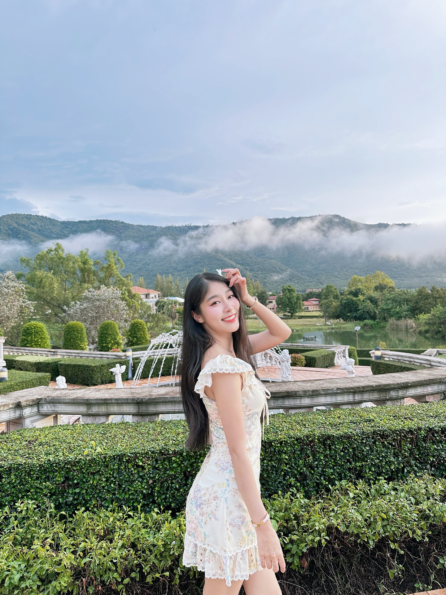 พลอยใส - ธัญลักษณ์ โชคธนเดช