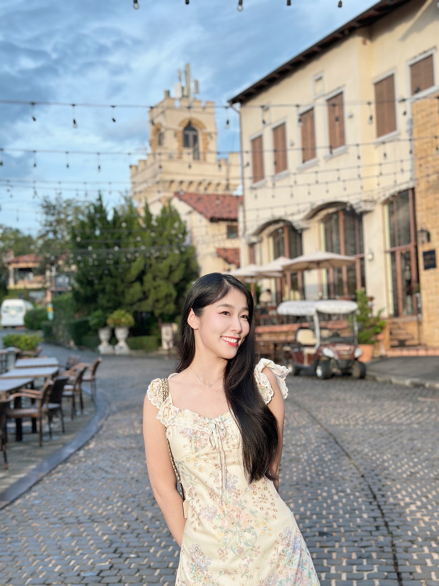 พลอยใส - ธัญลักษณ์ โชคธนเดช