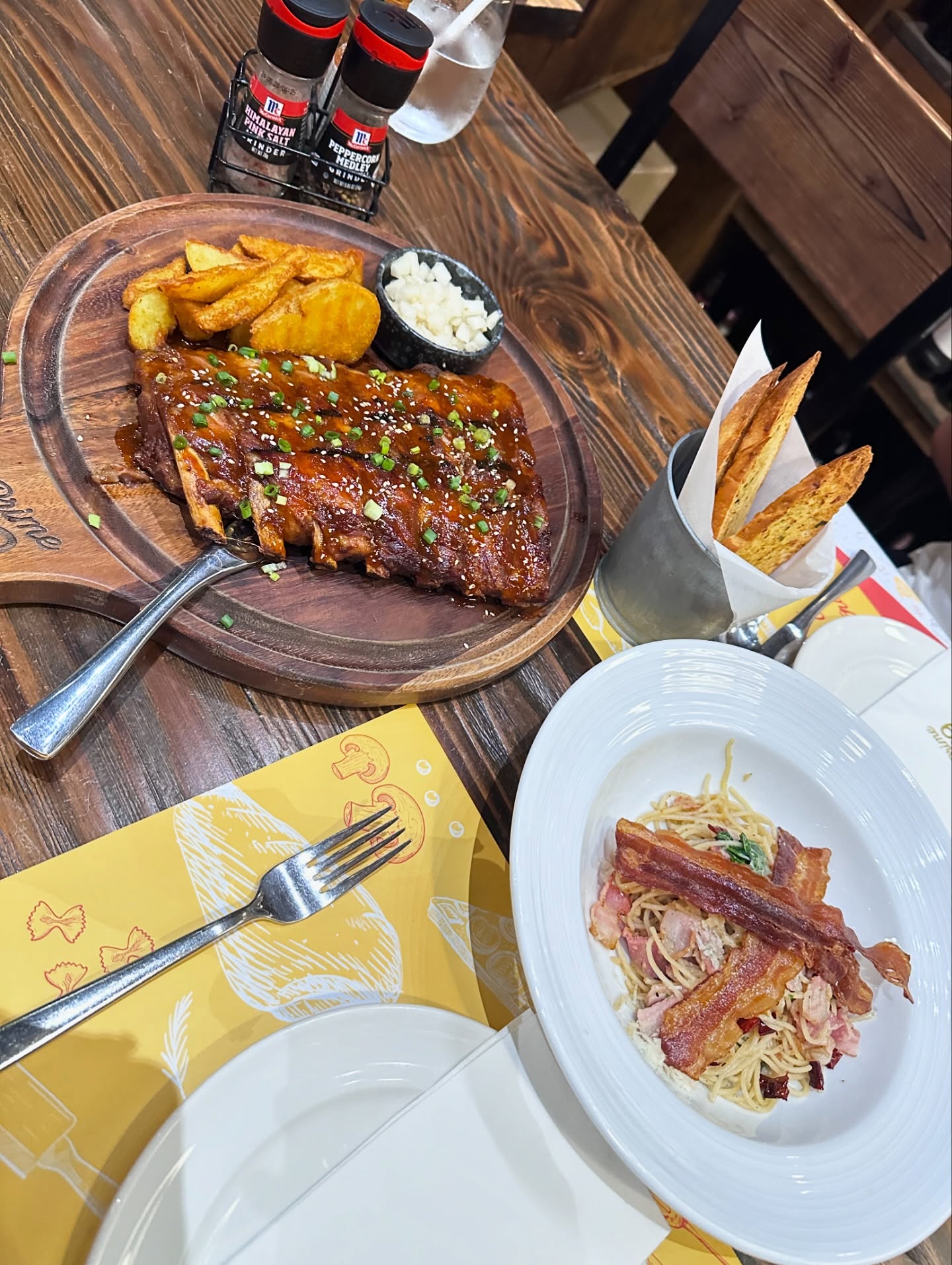 พลอยใส - ธัญลักษณ์ โชคธนเดช