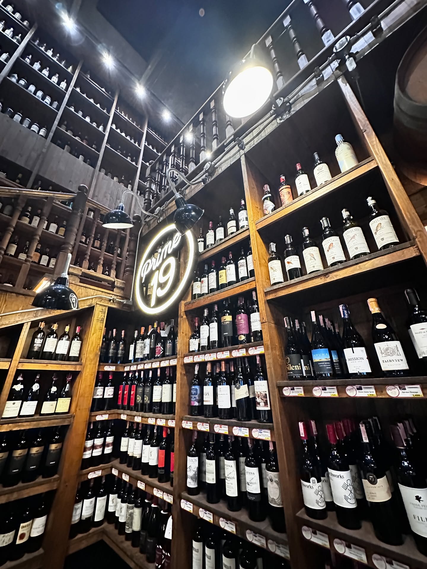 พลอยใส - ธัญลักษณ์ โชคธนเดช