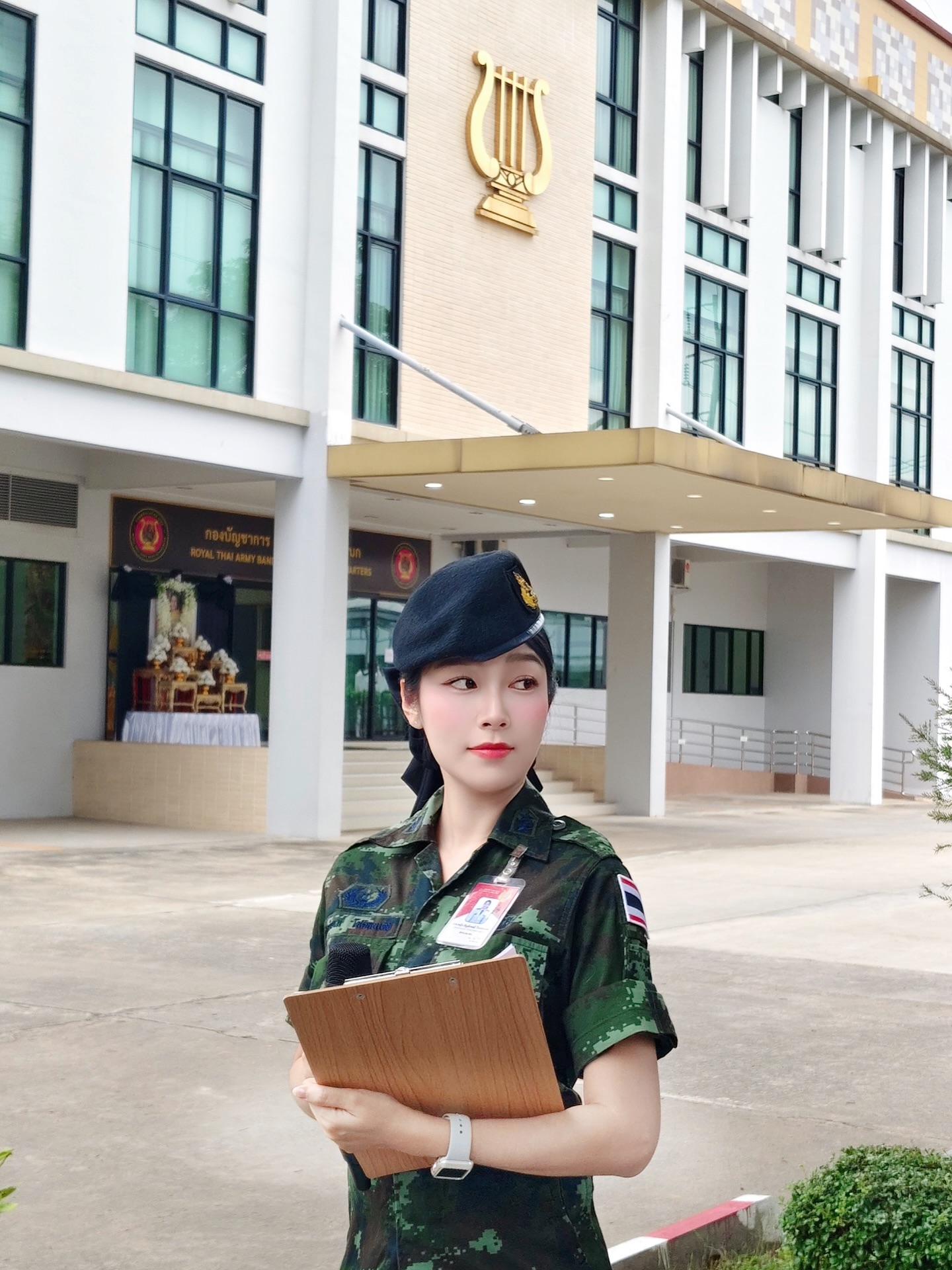 พลอยใส - ธัญลักษณ์ โชคธนเดช