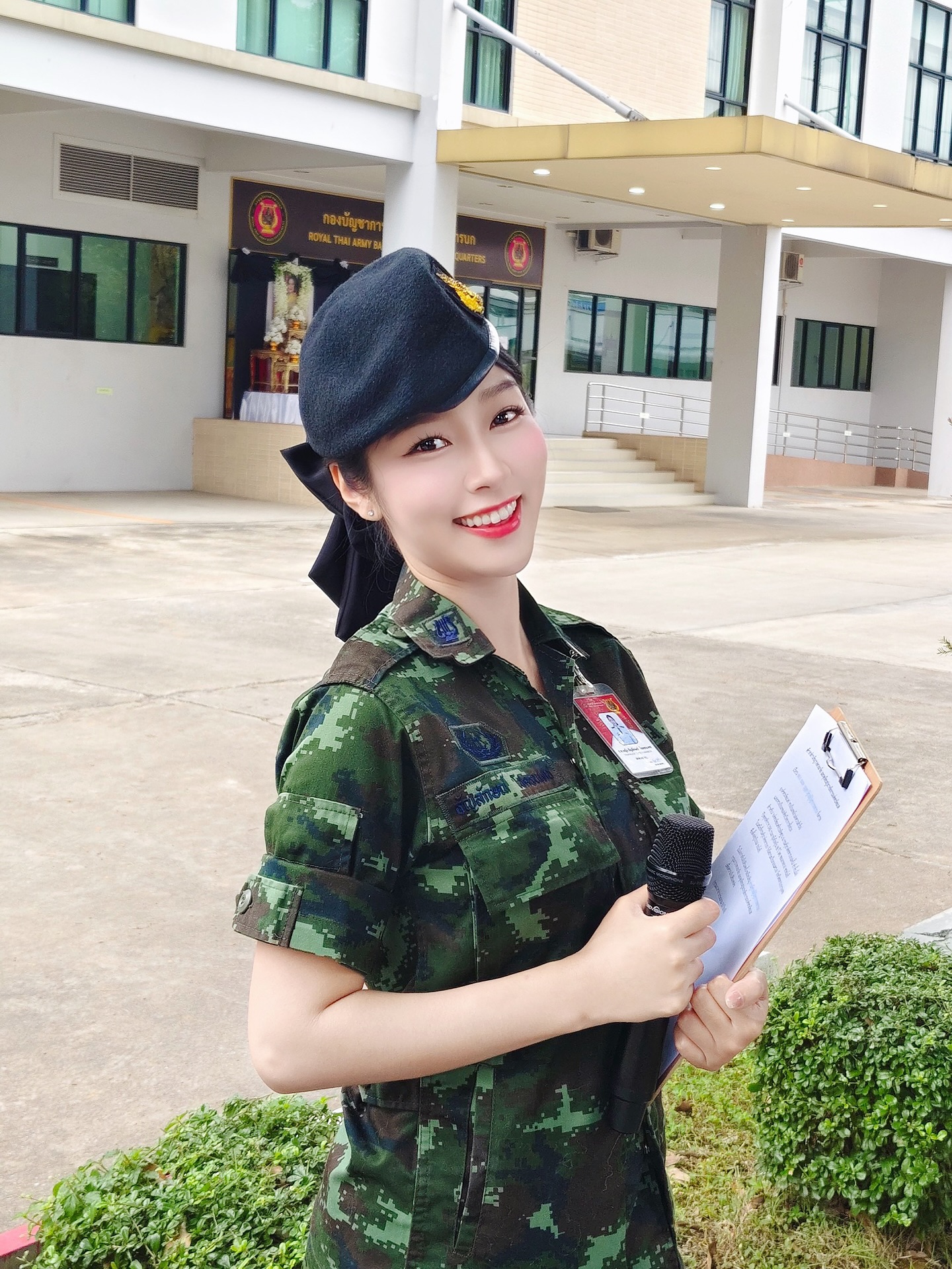 พลอยใส - ธัญลักษณ์ โชคธนเดช