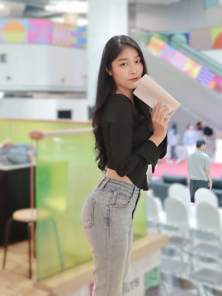 พลอยใส - ธัญลักษณ์ โชคธนเดช