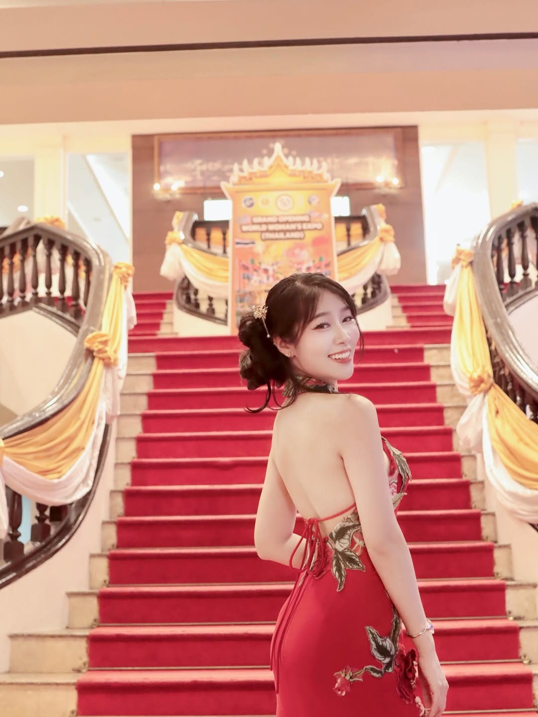 พลอยใส - ธัญลักษณ์ โชคธนเดช