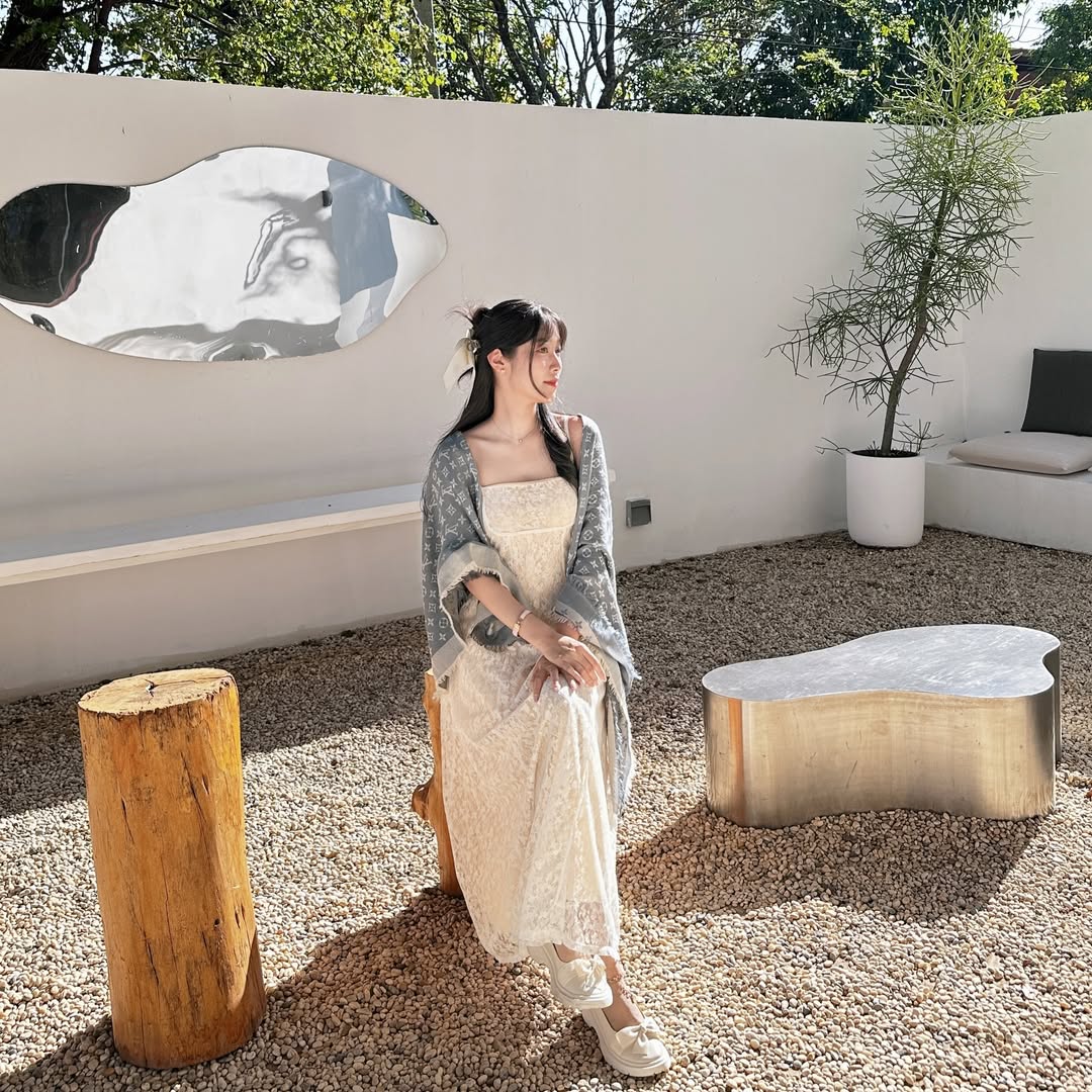 พลอยใส - ธัญลักษณ์ โชคธนเดช