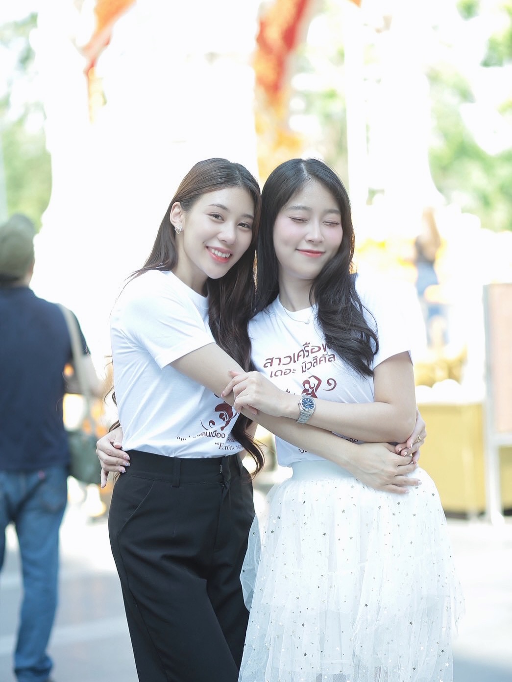 พลอยใส - ธัญลักษณ์ โชคธนเดช