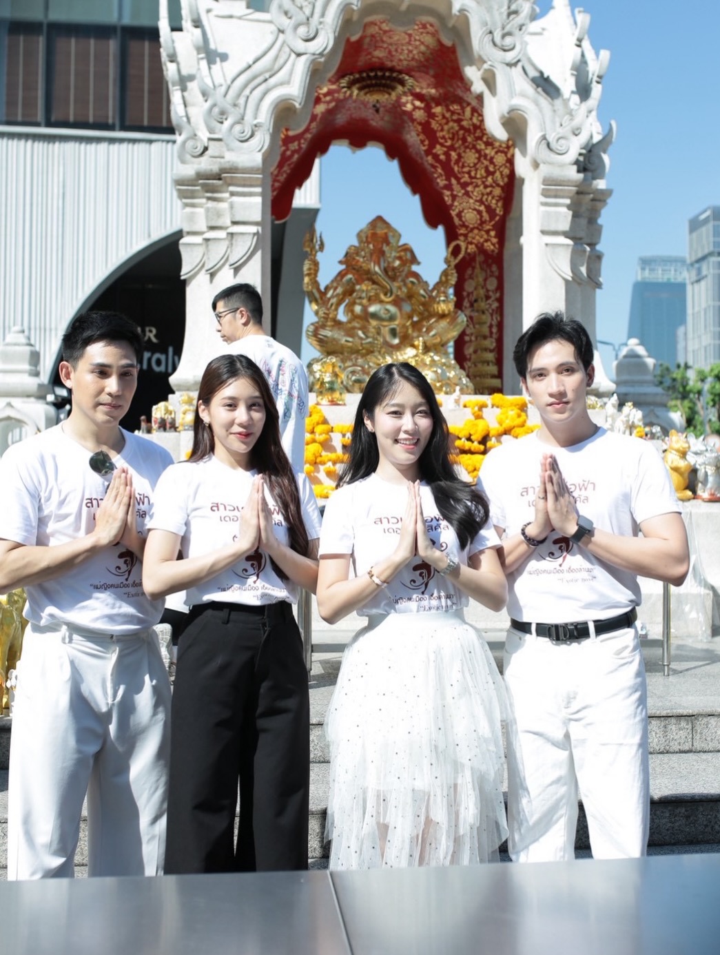 พลอยใส - ธัญลักษณ์ โชคธนเดช