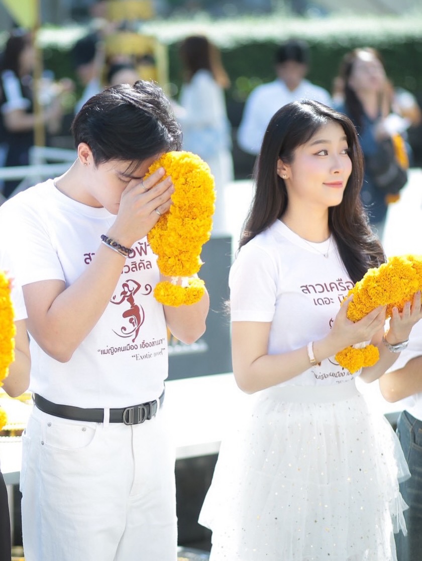 พลอยใส - ธัญลักษณ์ โชคธนเดช