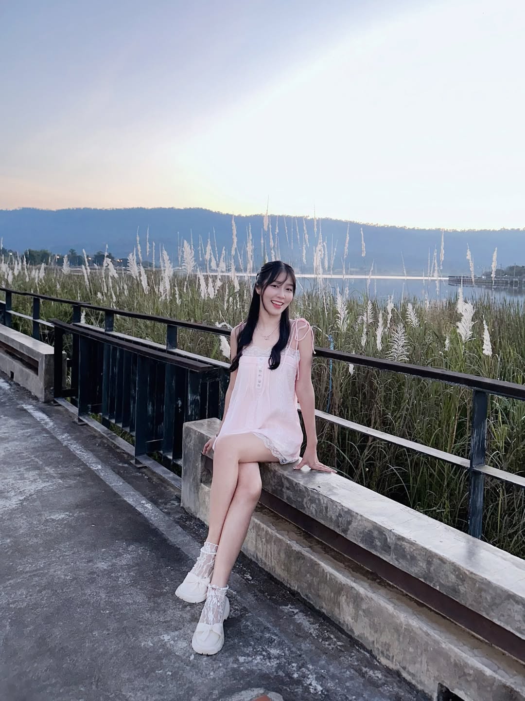 พลอยใส - ธัญลักษณ์ โชคธนเดช