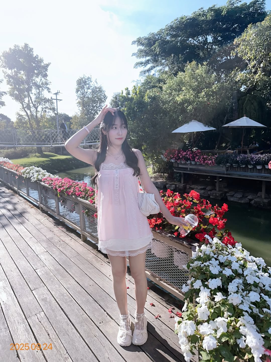 พลอยใส - ธัญลักษณ์ โชคธนเดช