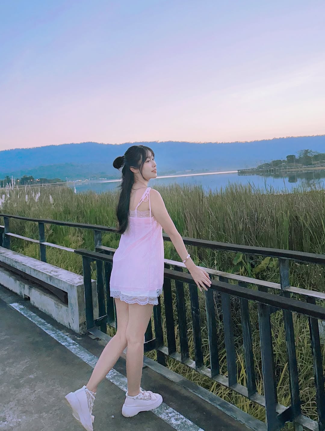 พลอยใส - ธัญลักษณ์ โชคธนเดช