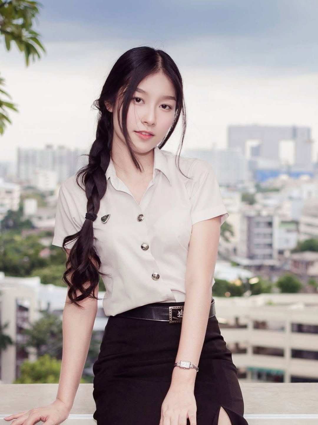 พลอยใส - ธัญลักษณ์ โชคธนเดช