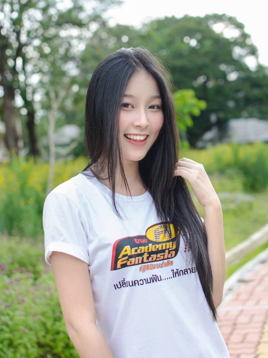 พลอยใส - ธัญลักษณ์ โชคธนเดช