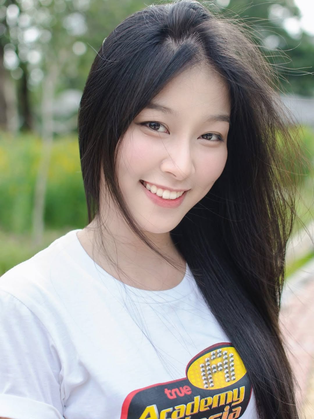 พลอยใส - ธัญลักษณ์ โชคธนเดช