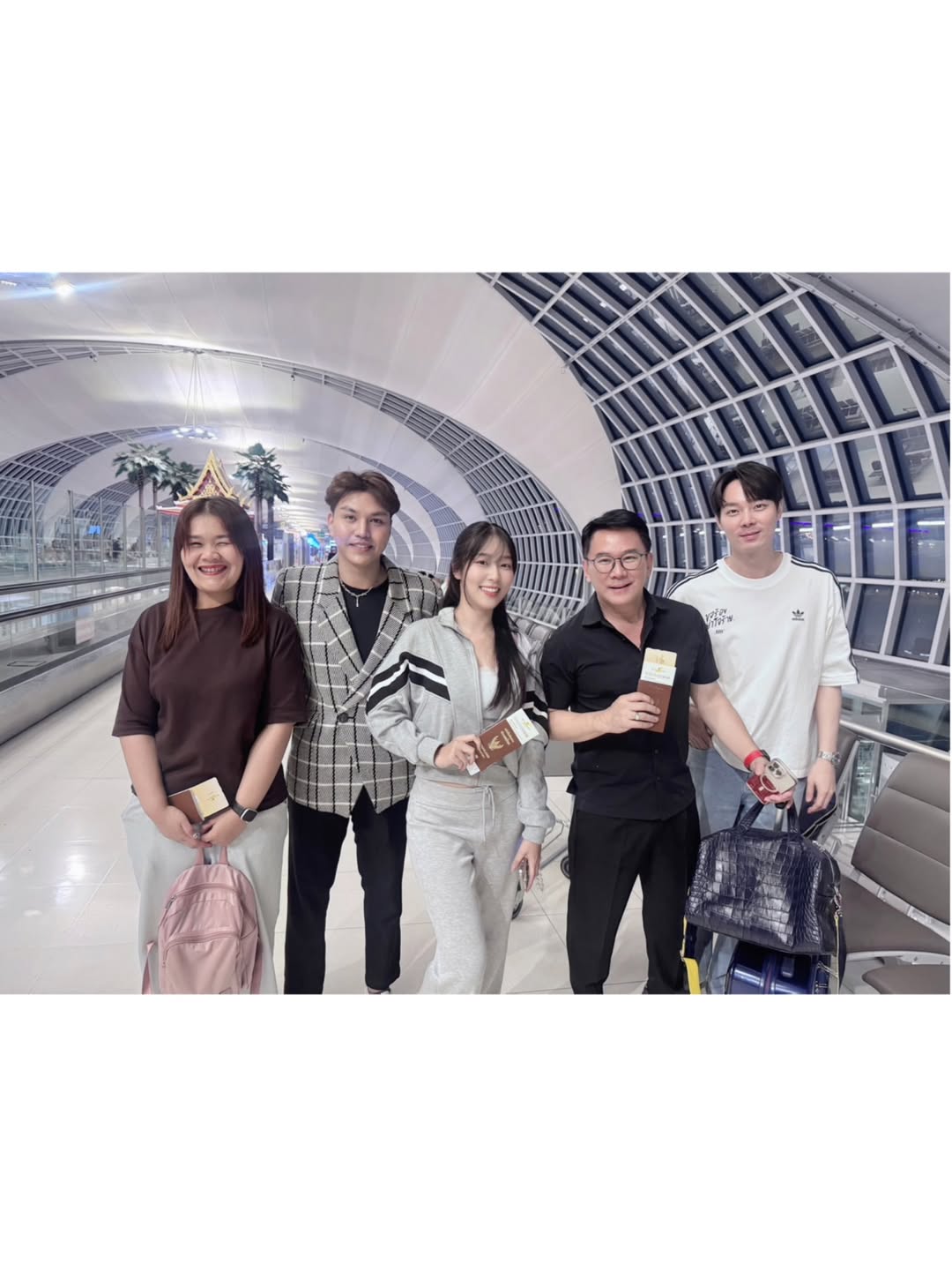 พลอยใส - ธัญลักษณ์ โชคธนเดช