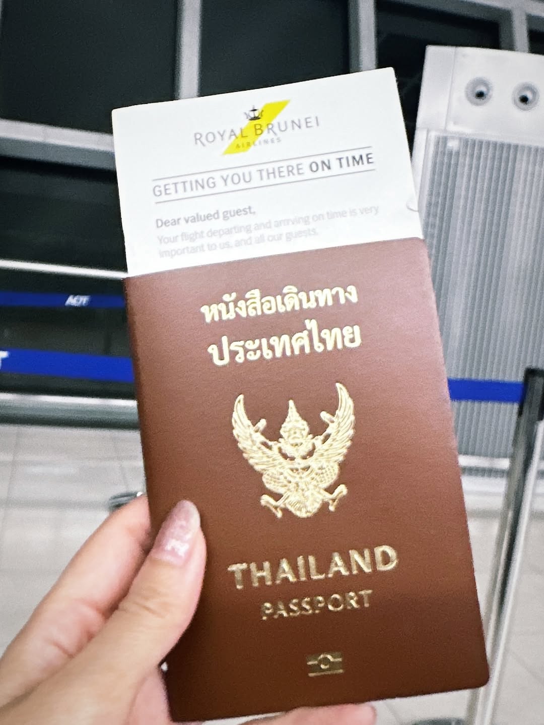 พลอยใส - ธัญลักษณ์ โชคธนเดช