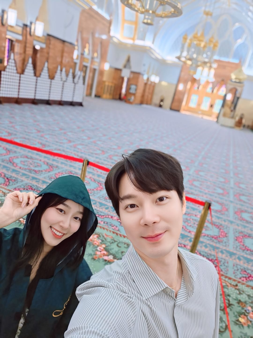 พลอยใส - ธัญลักษณ์ โชคธนเดช