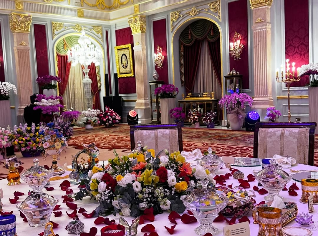 พลอยใส - ธัญลักษณ์ โชคธนเดช