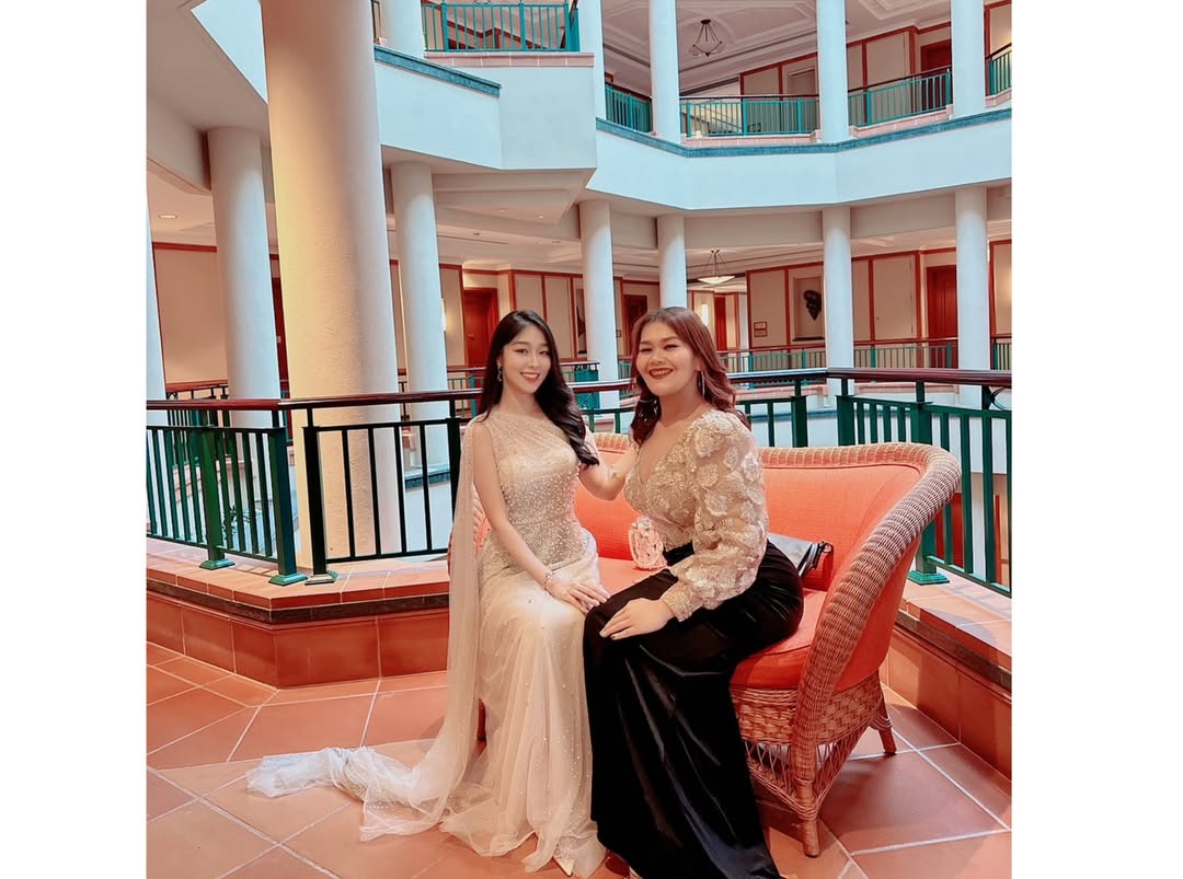 พลอยใส - ธัญลักษณ์ โชคธนเดช