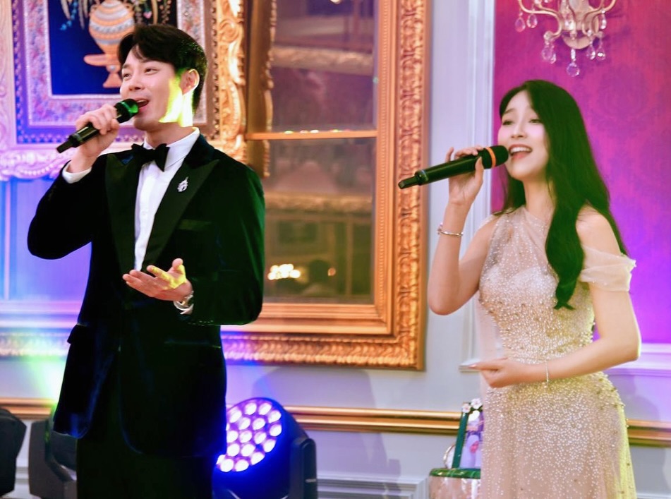 พลอยใส - ธัญลักษณ์ โชคธนเดช