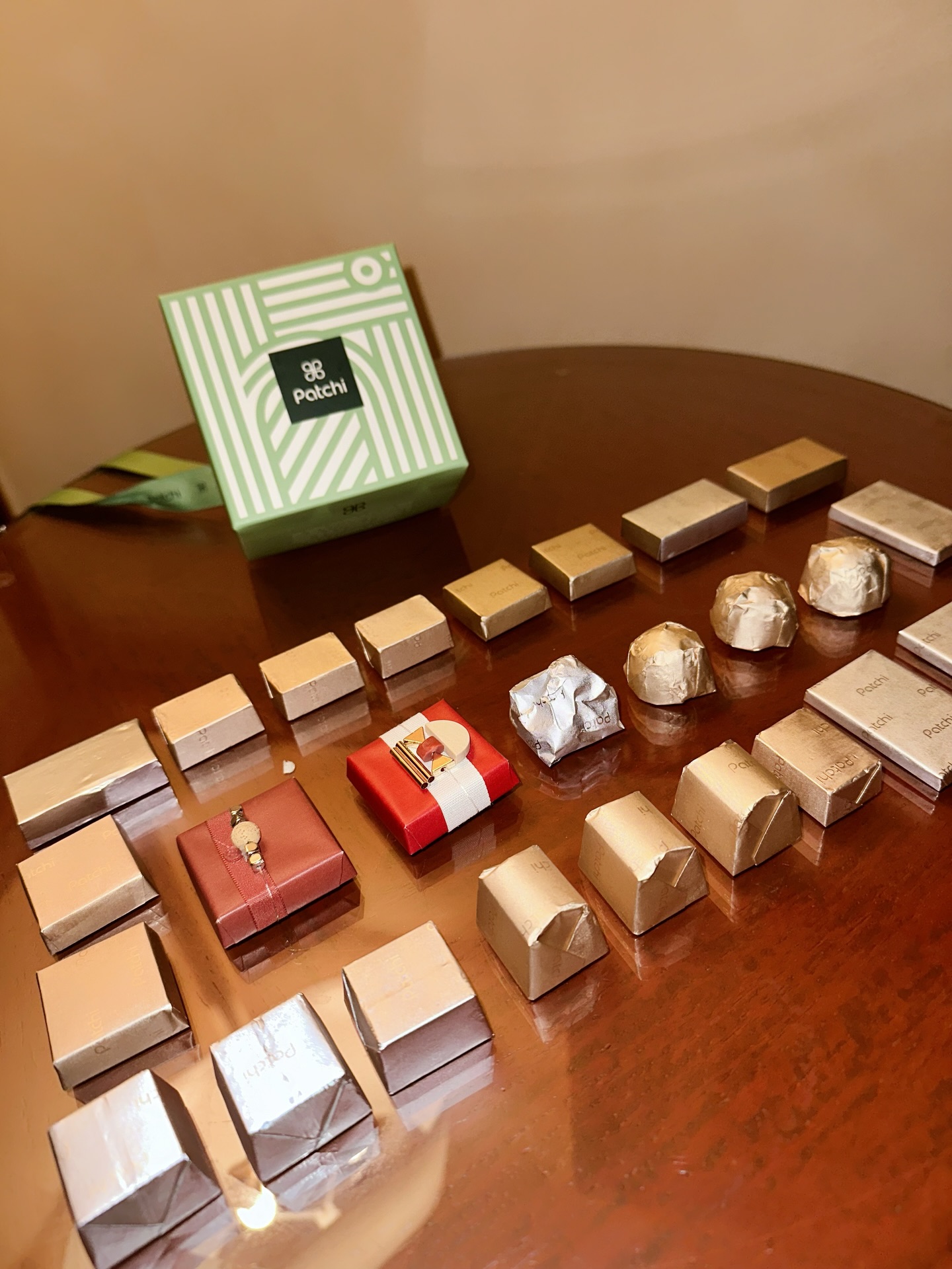 พลอยใส - ธัญลักษณ์ โชคธนเดช