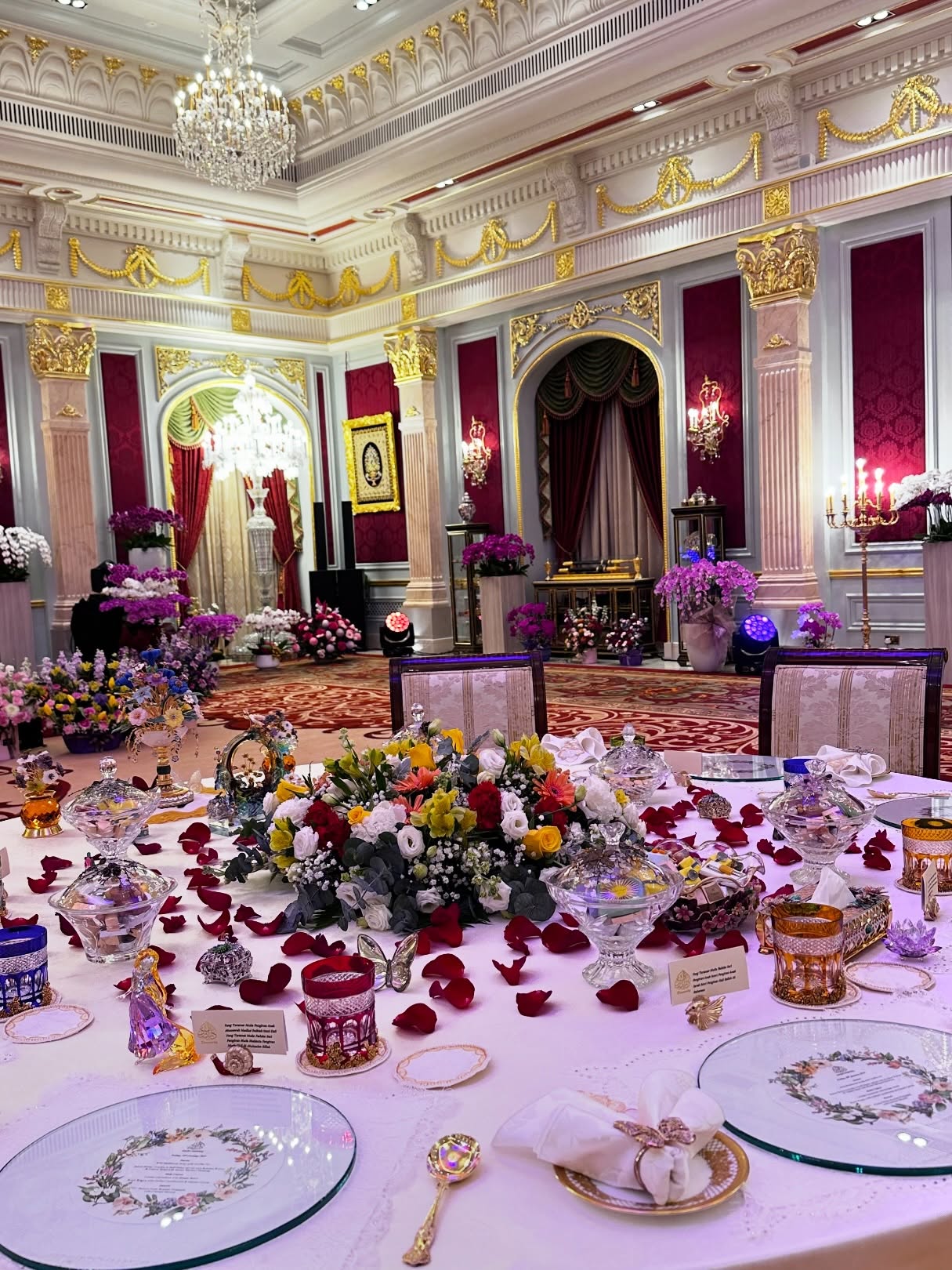 พลอยใส - ธัญลักษณ์ โชคธนเดช