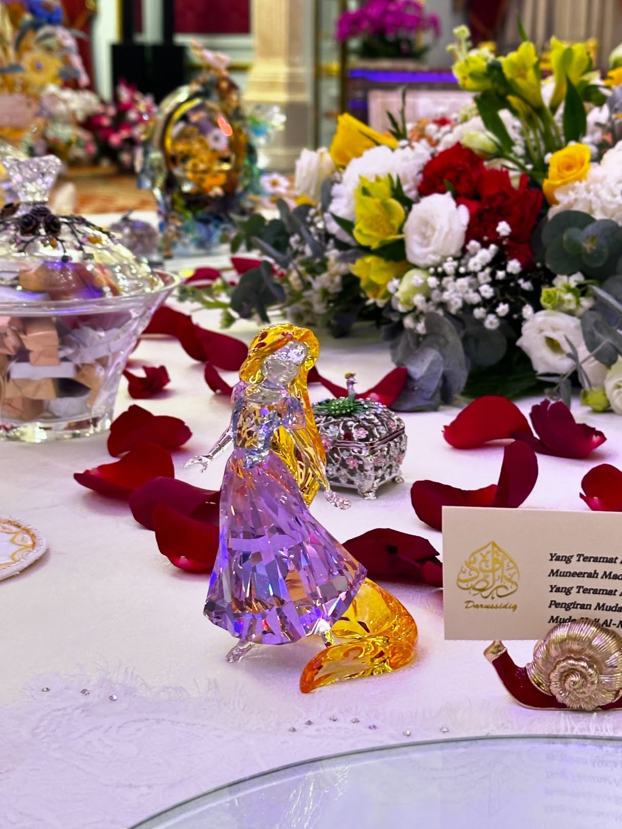 พลอยใส - ธัญลักษณ์ โชคธนเดช