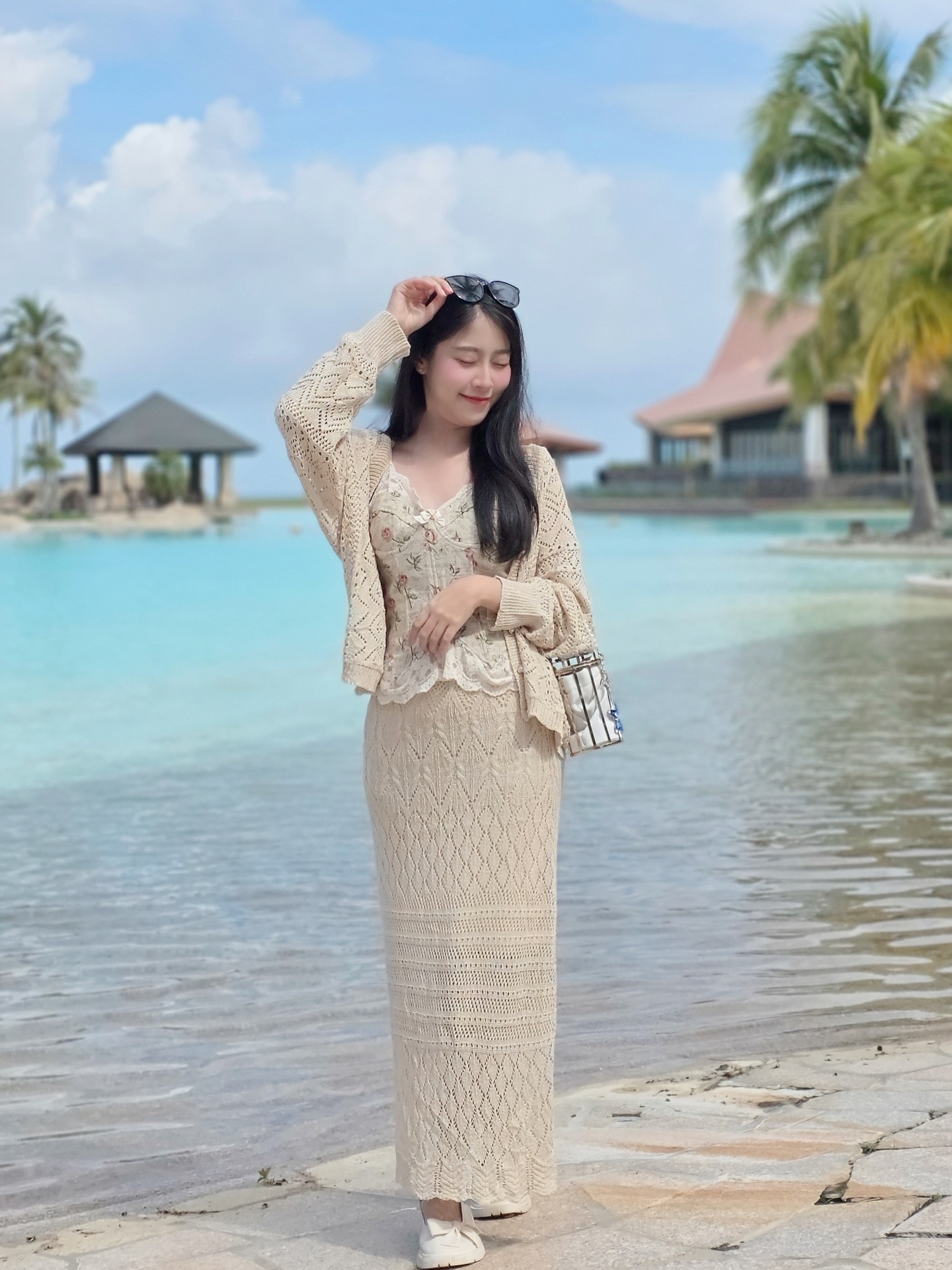 พลอยใส - ธัญลักษณ์ โชคธนเดช