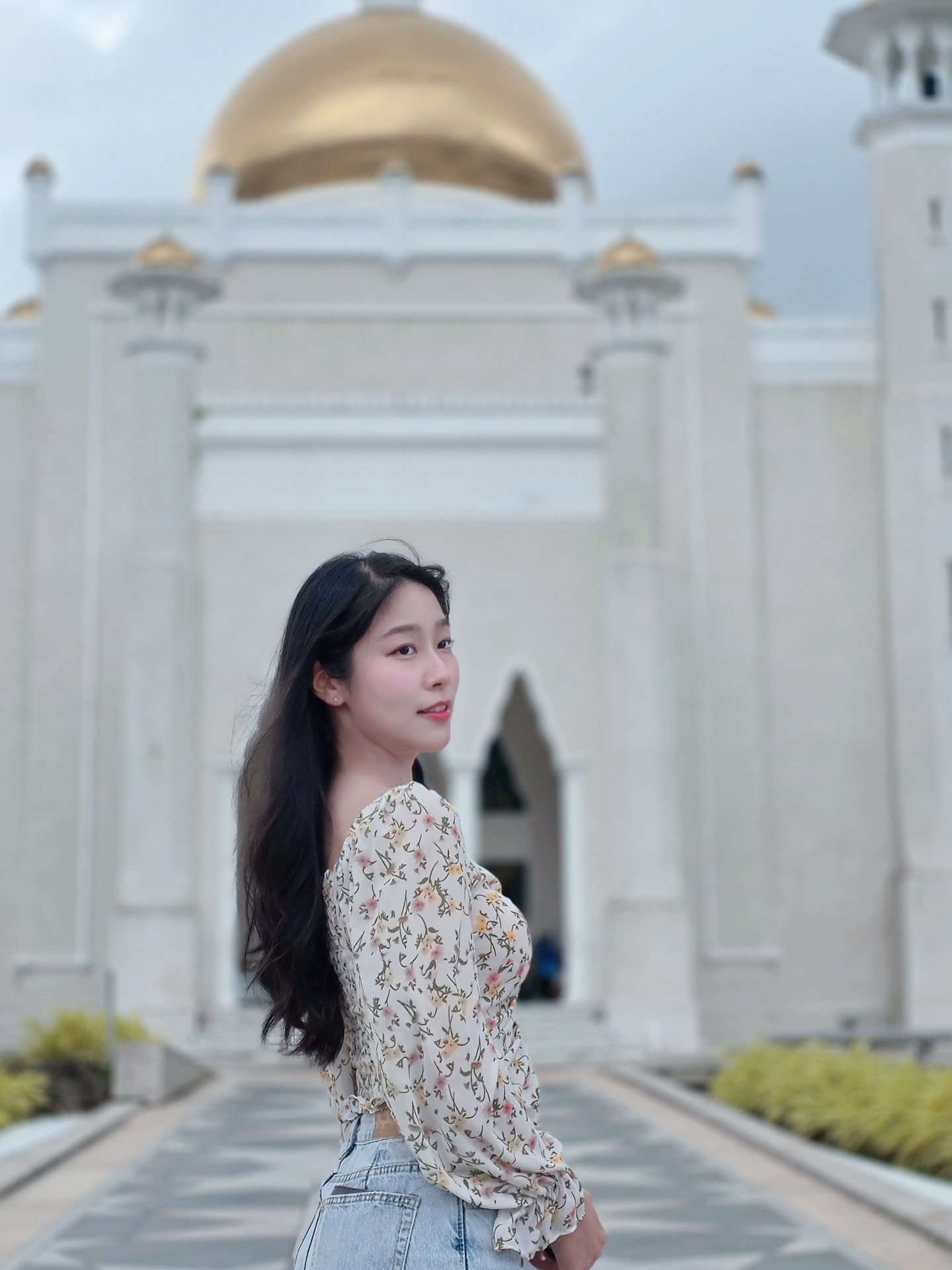 พลอยใส - ธัญลักษณ์ โชคธนเดช