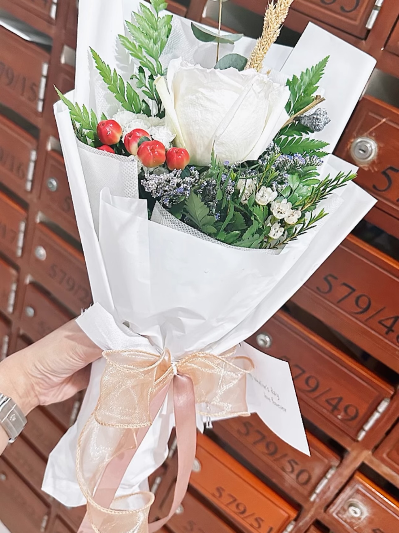 พลอยใส - ธัญลักษณ์ โชคธนเดช