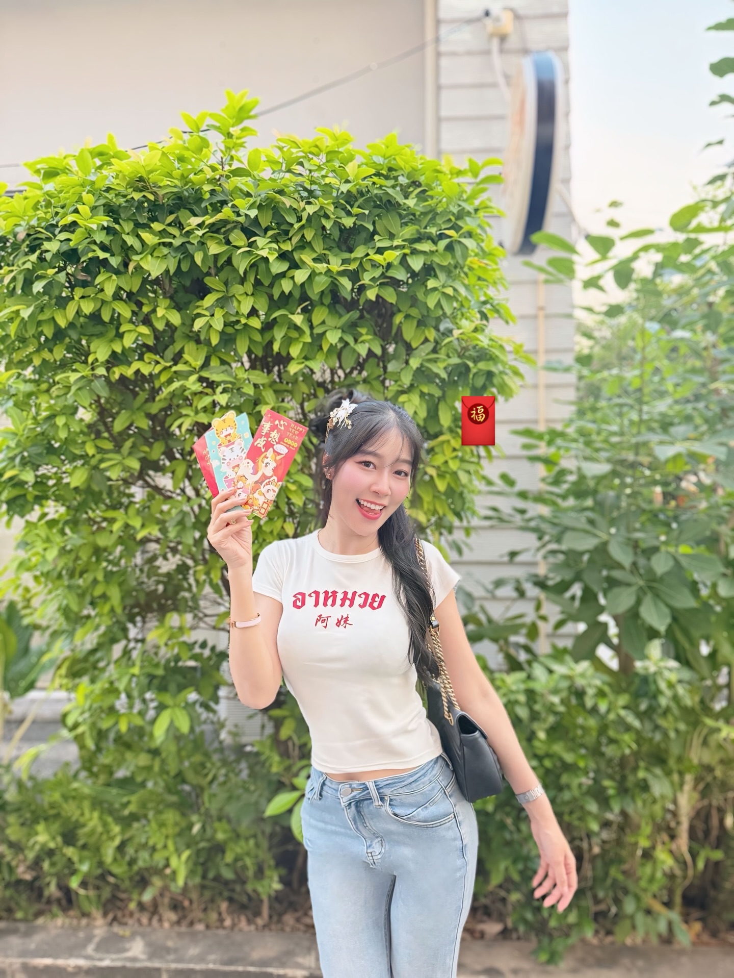 พลอยใส - ธัญลักษณ์ โชคธนเดช