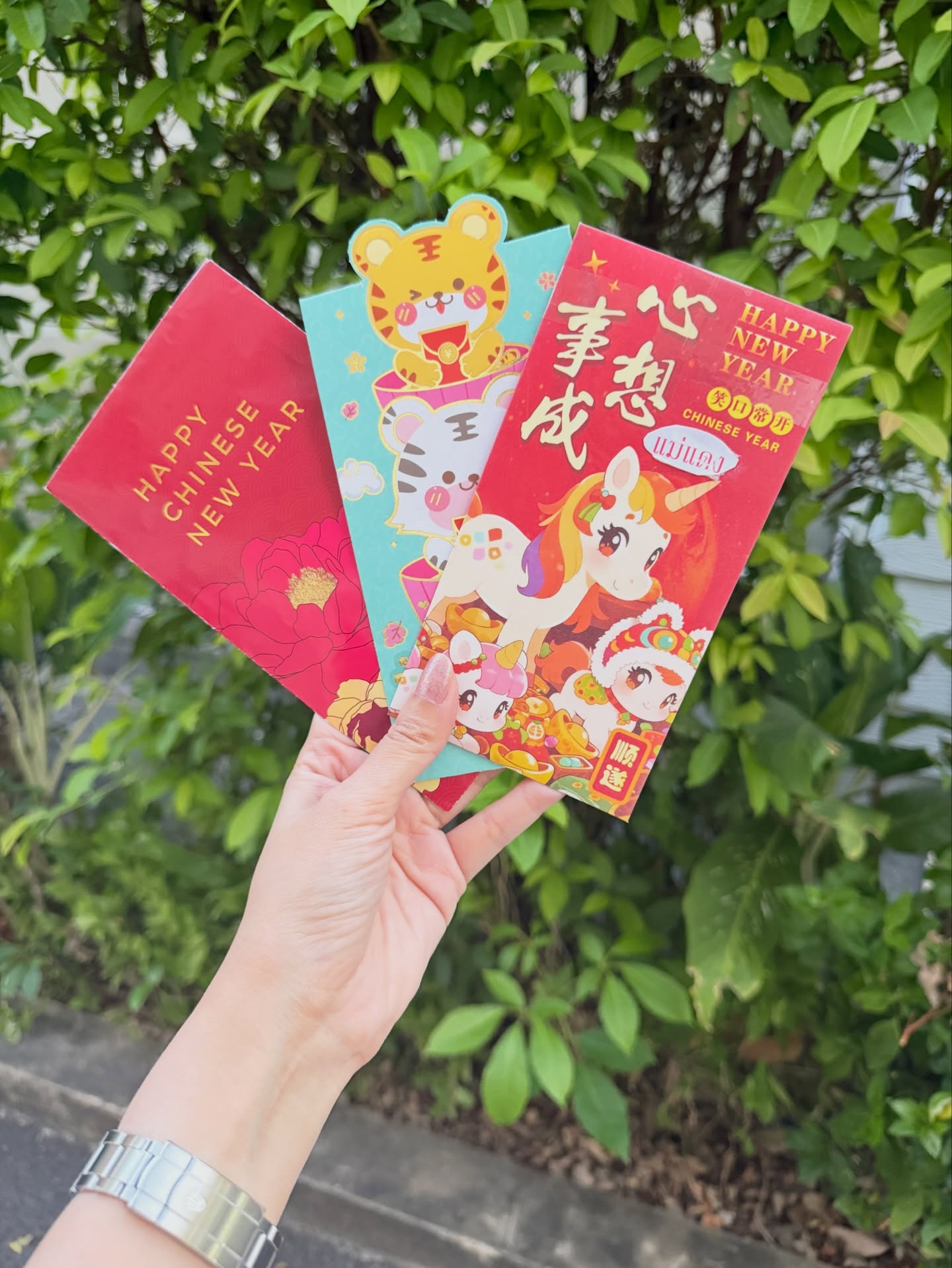 พลอยใส - ธัญลักษณ์ โชคธนเดช