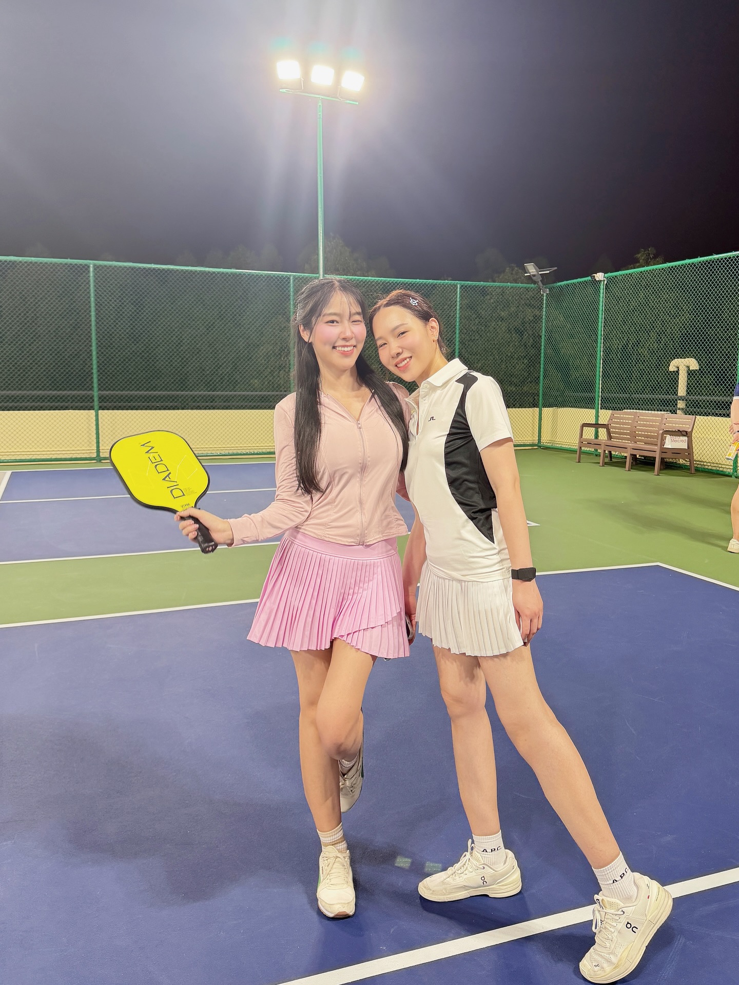 พลอยใส - ธัญลักษณ์ โชคธนเดช