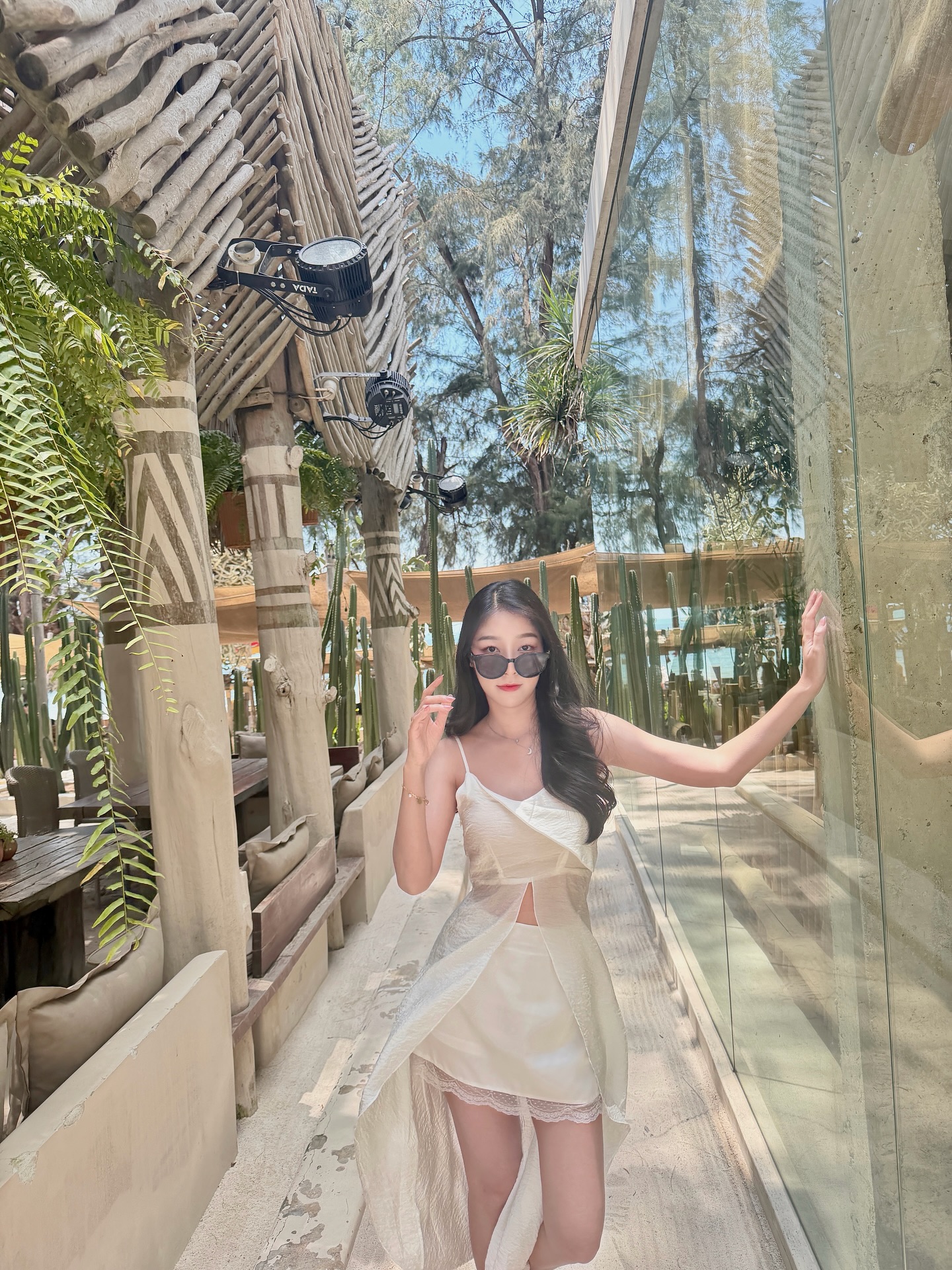 พลอยใส - ธัญลักษณ์ โชคธนเดช